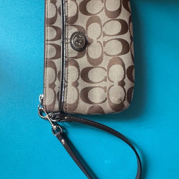 Coach wristlet - Picture 2 of 7